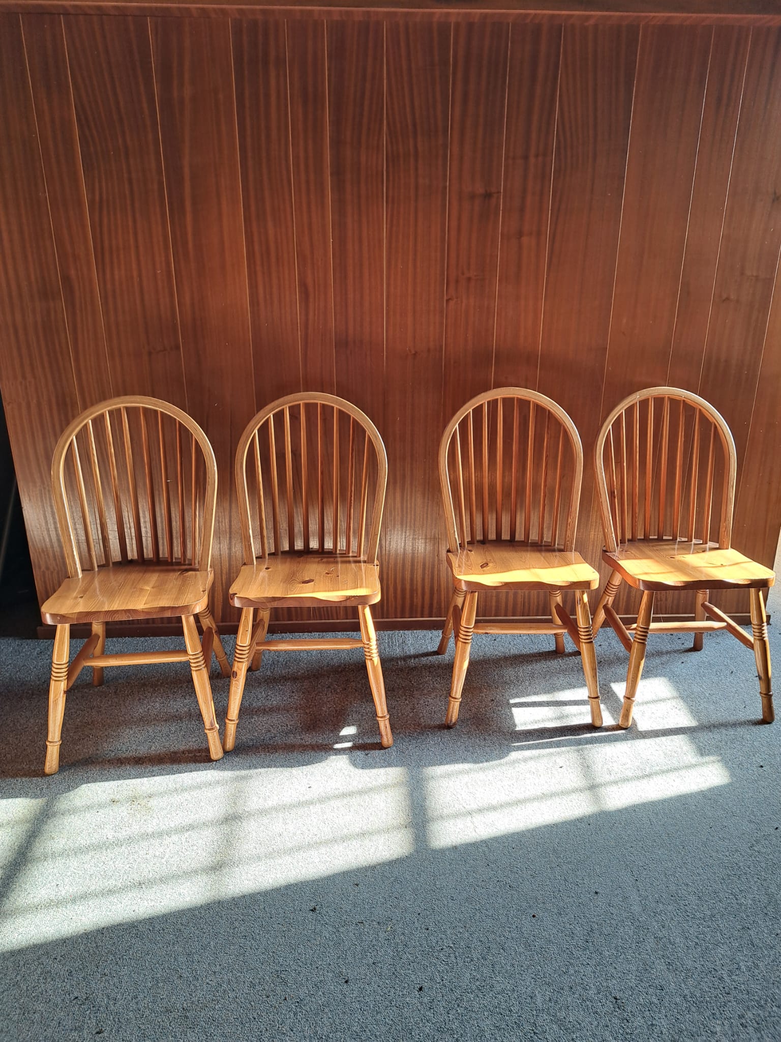 4 houten stoelen
