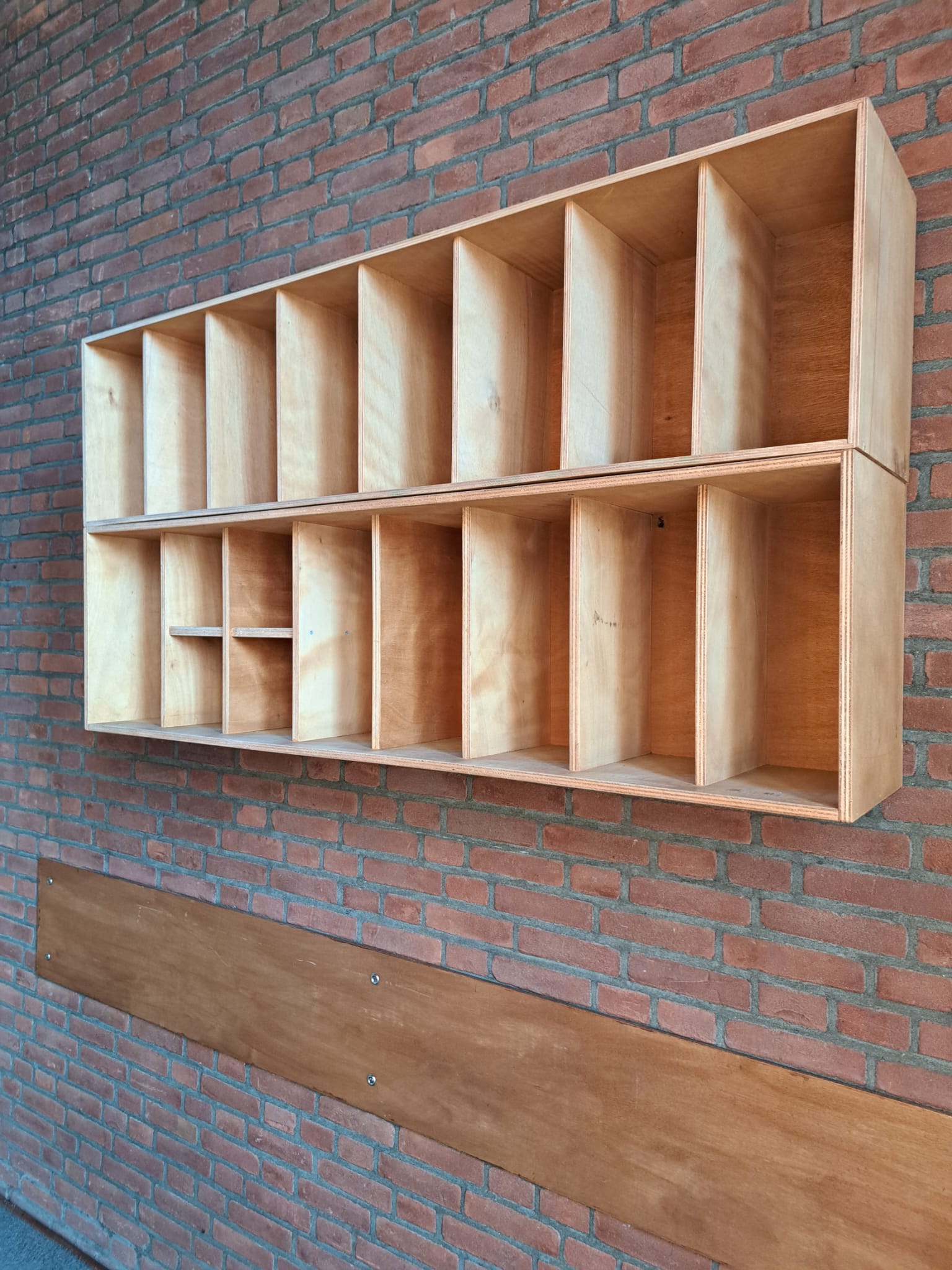 Houten hangwandkast
