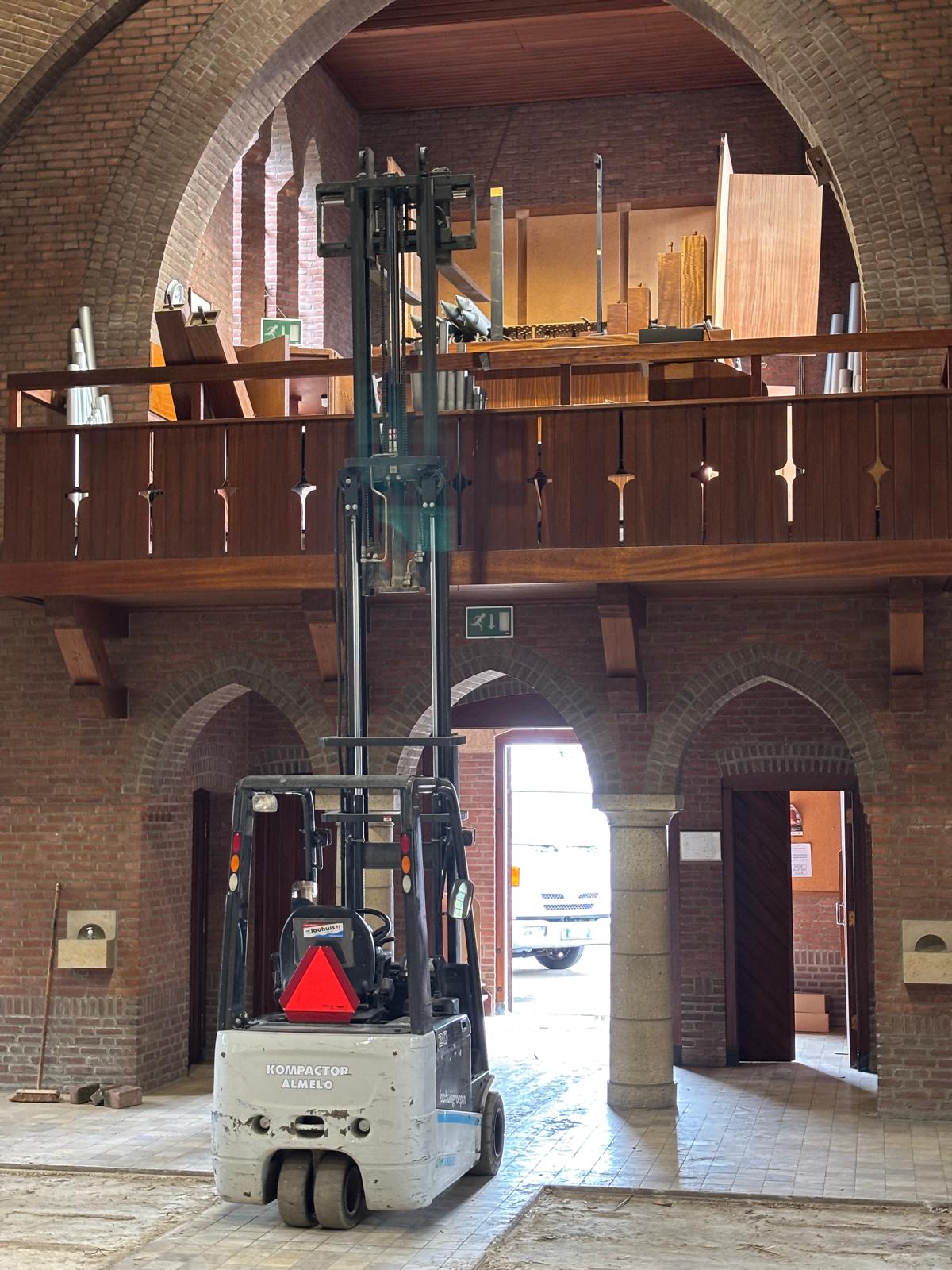 Kerkorgel uit de kerk gehaald