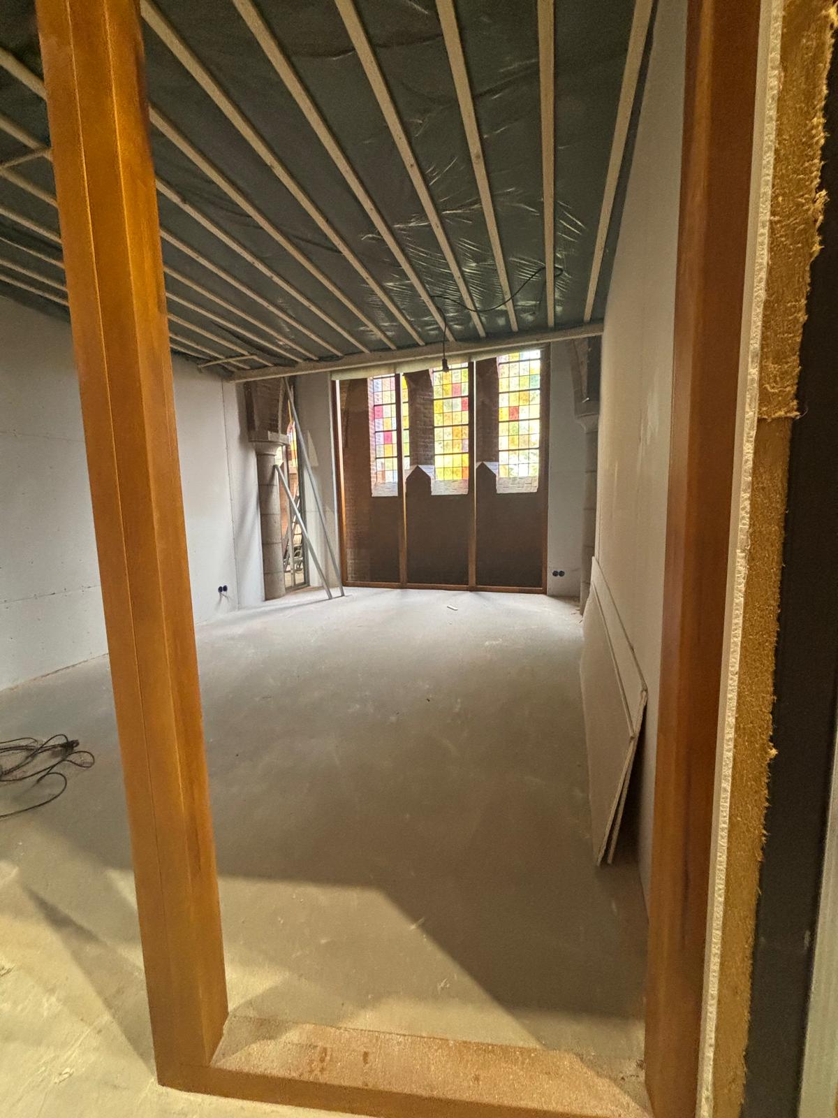 Glas-in-loodramen blijven behouden