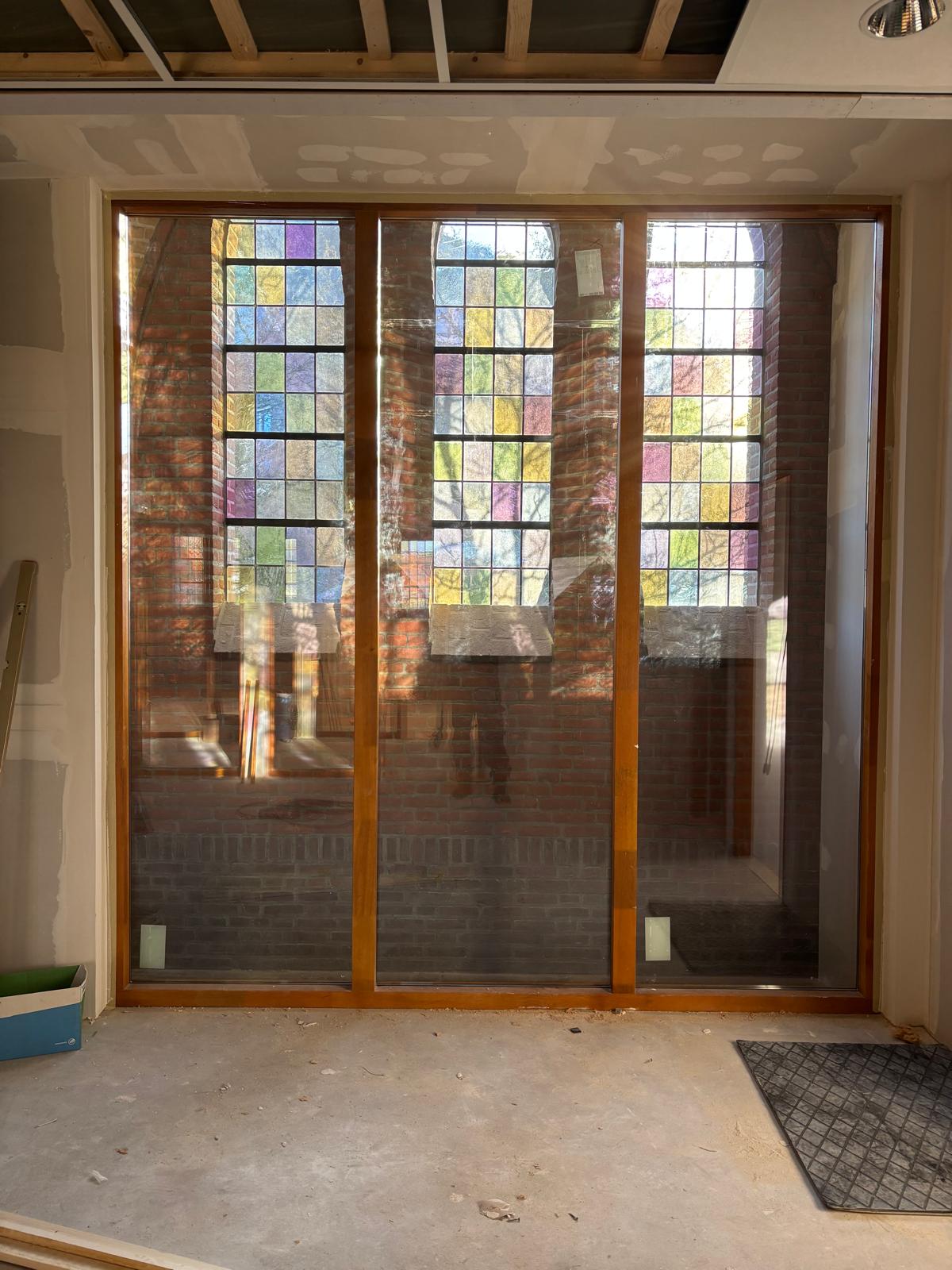 Het glas is erin gezet