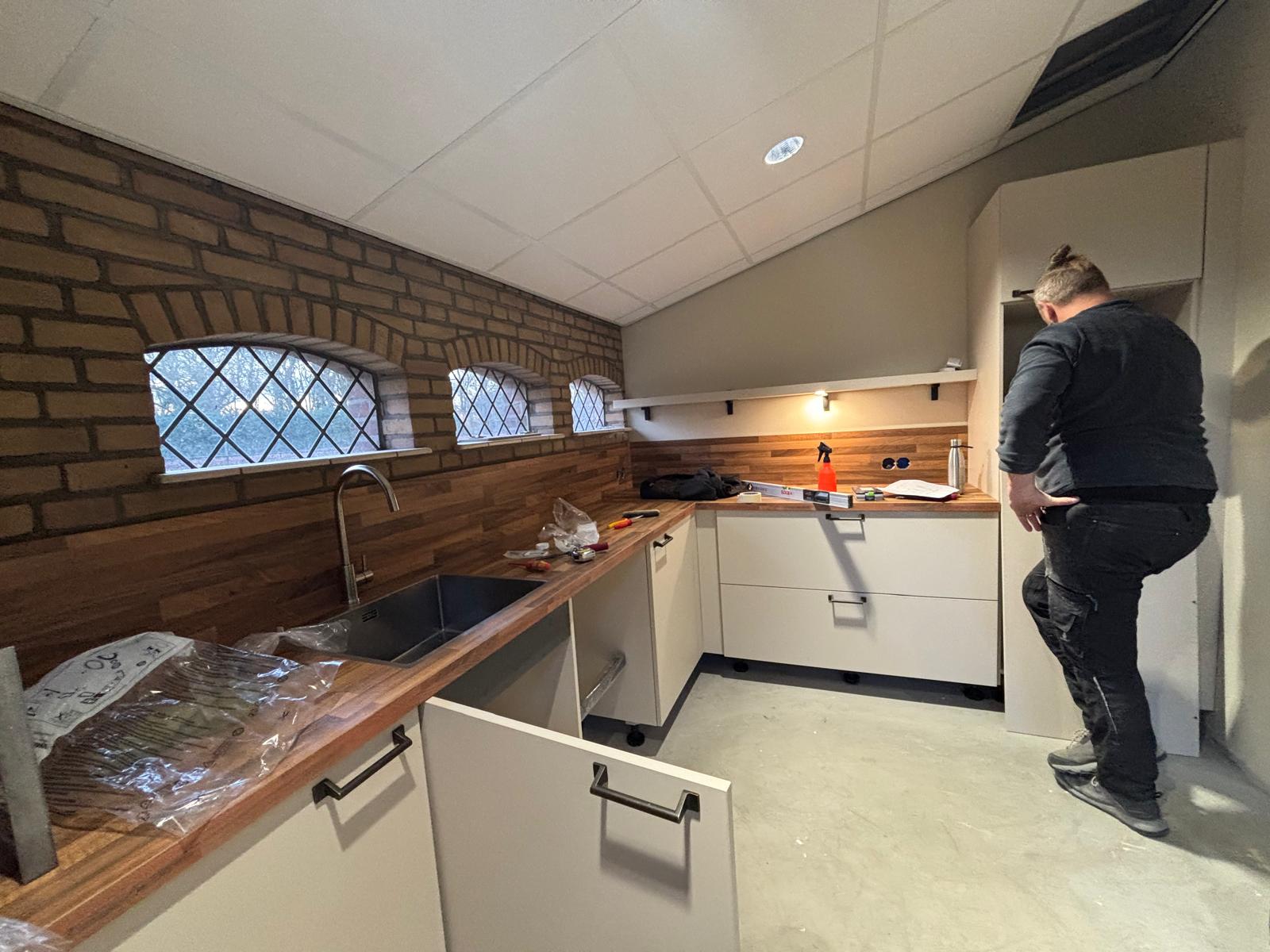 Plaatsen van de keuken